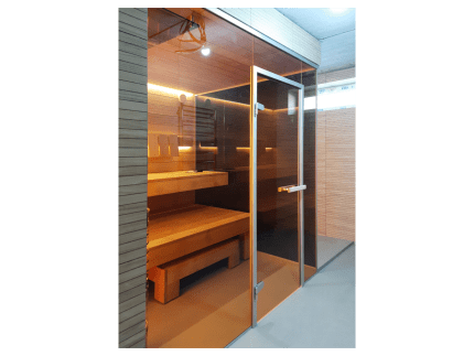 Стеклянная перегородка бани с бронзовым цветом фото