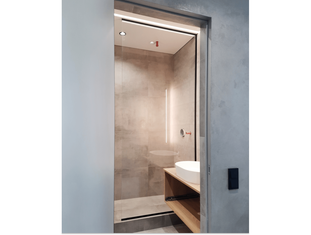 glass-partition-made-of-clarified-glass-foto-1 Стеклянная перегородка из осветленного стекла фото 1