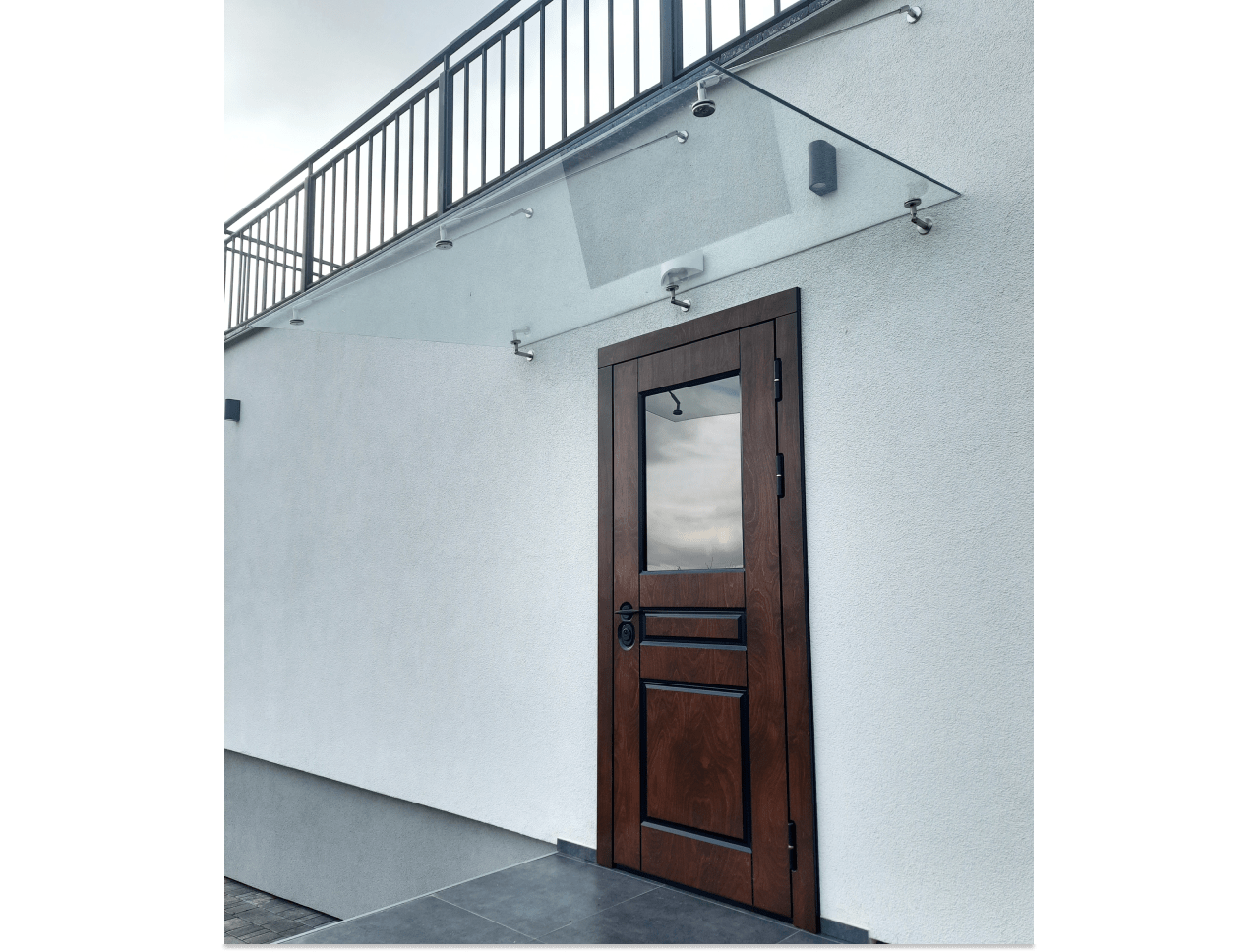 glass-visor-with-stainless-steel-profile Козырек стеклянный с профилем из нержавеющей стали