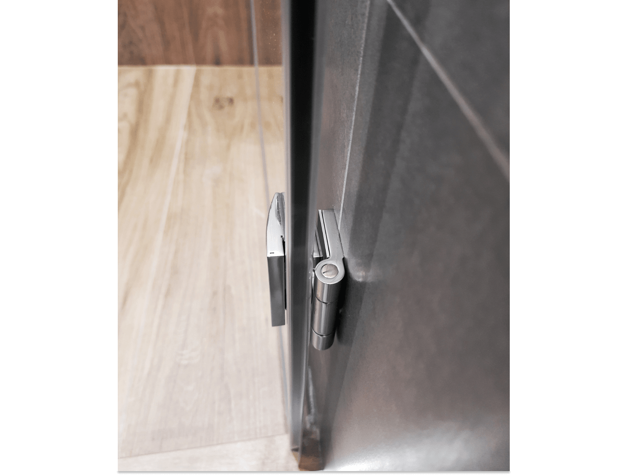hinges-for-fixing-the-hinged-shower-door Петли для крепления распашной двери в душевую