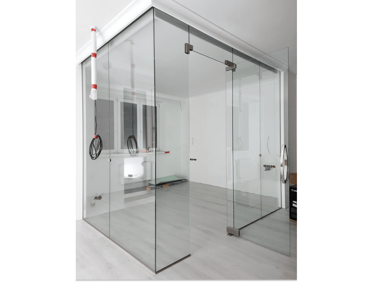 photo-transparent-glass-partition-in-the-apartment Фото прозрачной стеклянной перегородки в квартиру
