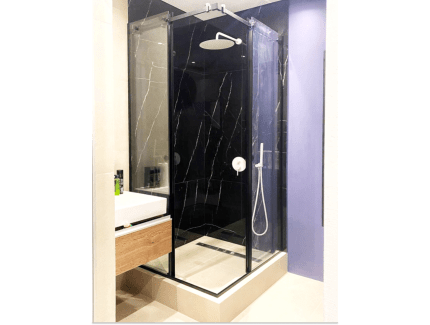 Угловая перегородка в душ с черным профилем фото