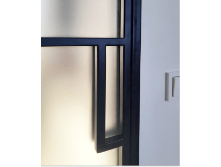 Дверная ручка одинарной перегородки комнаты