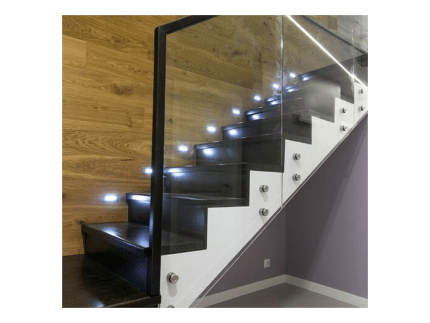 Лестничное стеклянное ограждение на точечных держателях фото