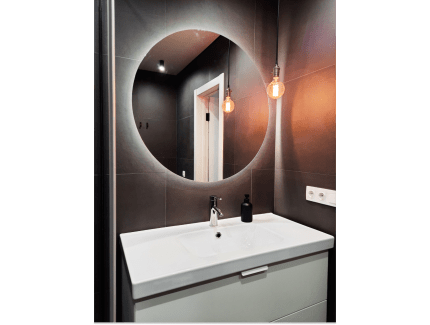 Подвесное зеркало в ванную комнату фото