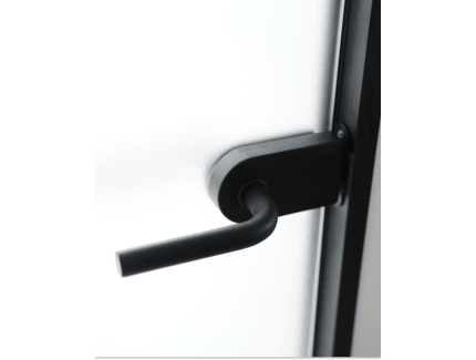 Дверная ручка распашной стеклянной двери фото