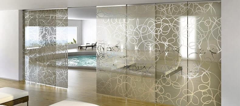 Peregorodka-s-dekorativnym-risunkom Перегородка из матового стекла с декоративным рисунком