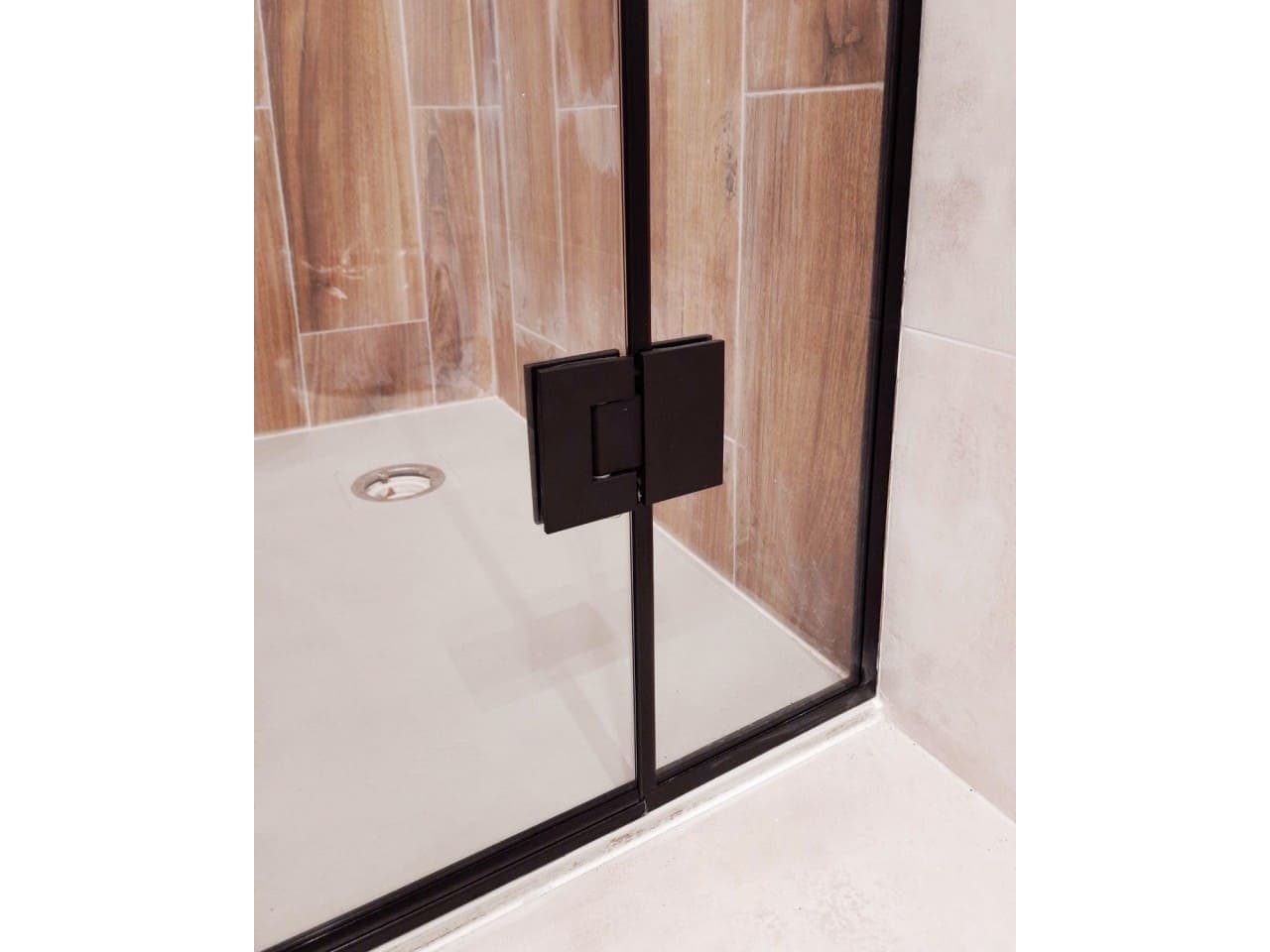 black-hinges-for-transparent-glass-partition Петли черного цвета для прозрачной стеклянной перегородки