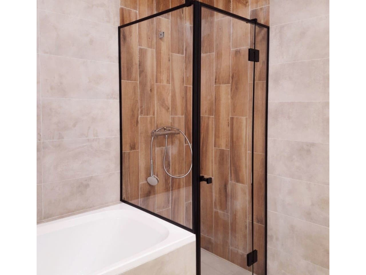 closed-door-partitions-in-the-shower-photo Закрытая дверь перегородки в душ фото