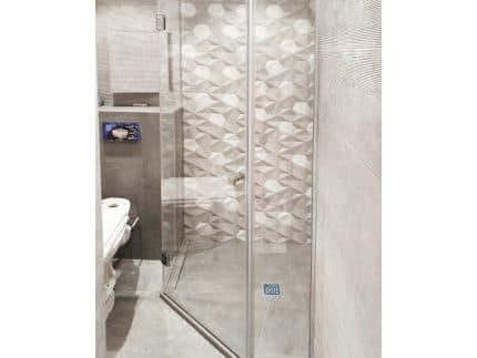 Стеклянный уголок для изолирования душевой зоны фото