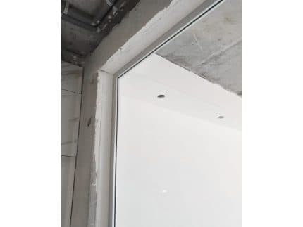 Внутренняя перегородка ванной комнаты без двери