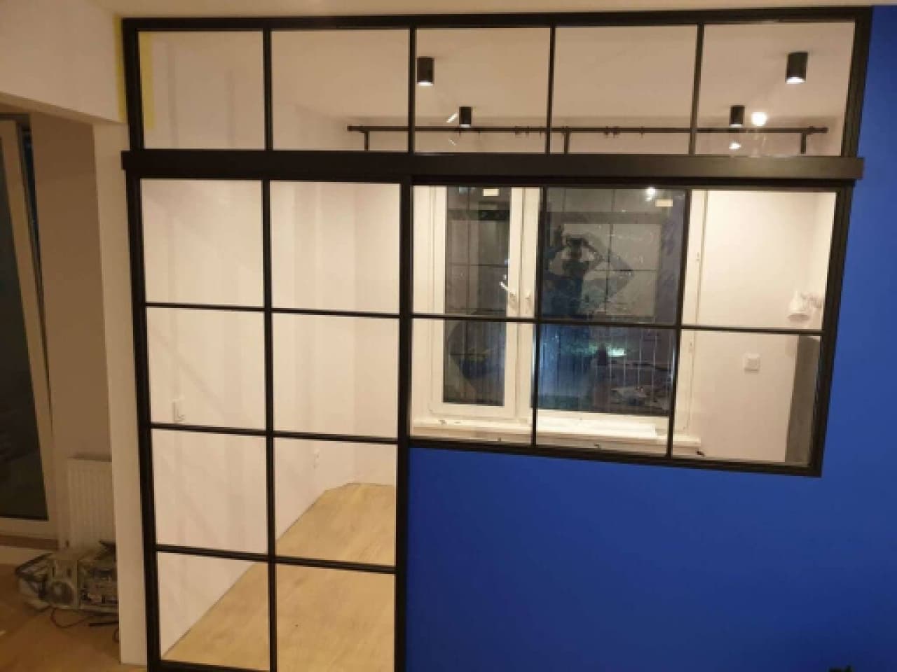 interior-partition-of-tempered-glass-is-strong Межкомнатная перегородка из закаленного стекла прочная