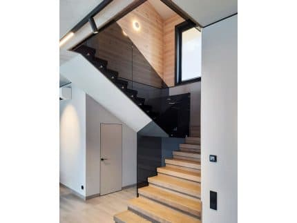 Перегородка лестницы на торцевых держателях