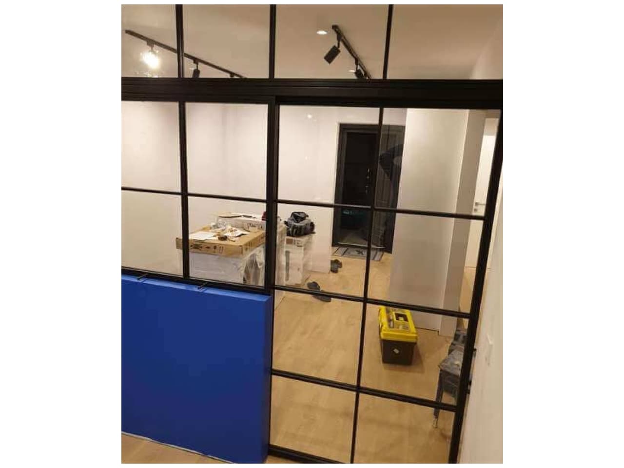 loft-style-partition-to-isolate-spaces-in-the-house Перегородка в стиле Loft для изолирования пространств в доме