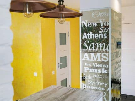 Зеркальная колонна с нанесением матового рисунка фото