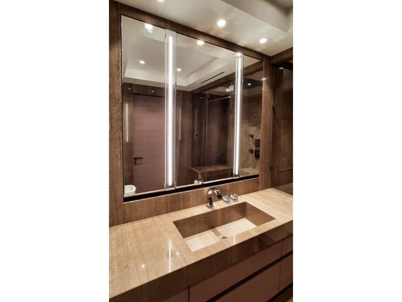 mirror-with-led-lights-rectangular Зеркало со светодиодными лампами прямоугольное