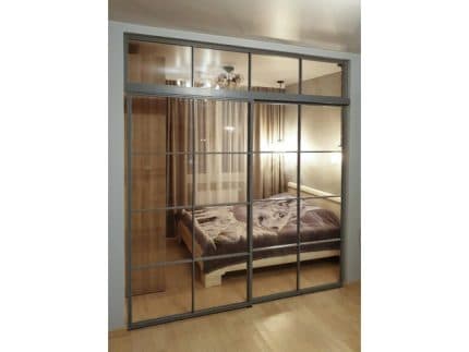 Перегородка для зонирования спальной комнаты из стекла фото