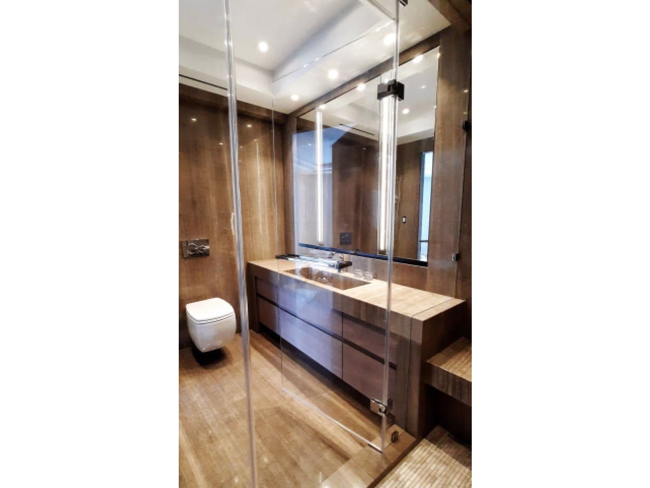 shower-partition-with-chrome-profile-color Душевая перегородка с хромированным цветом профиля