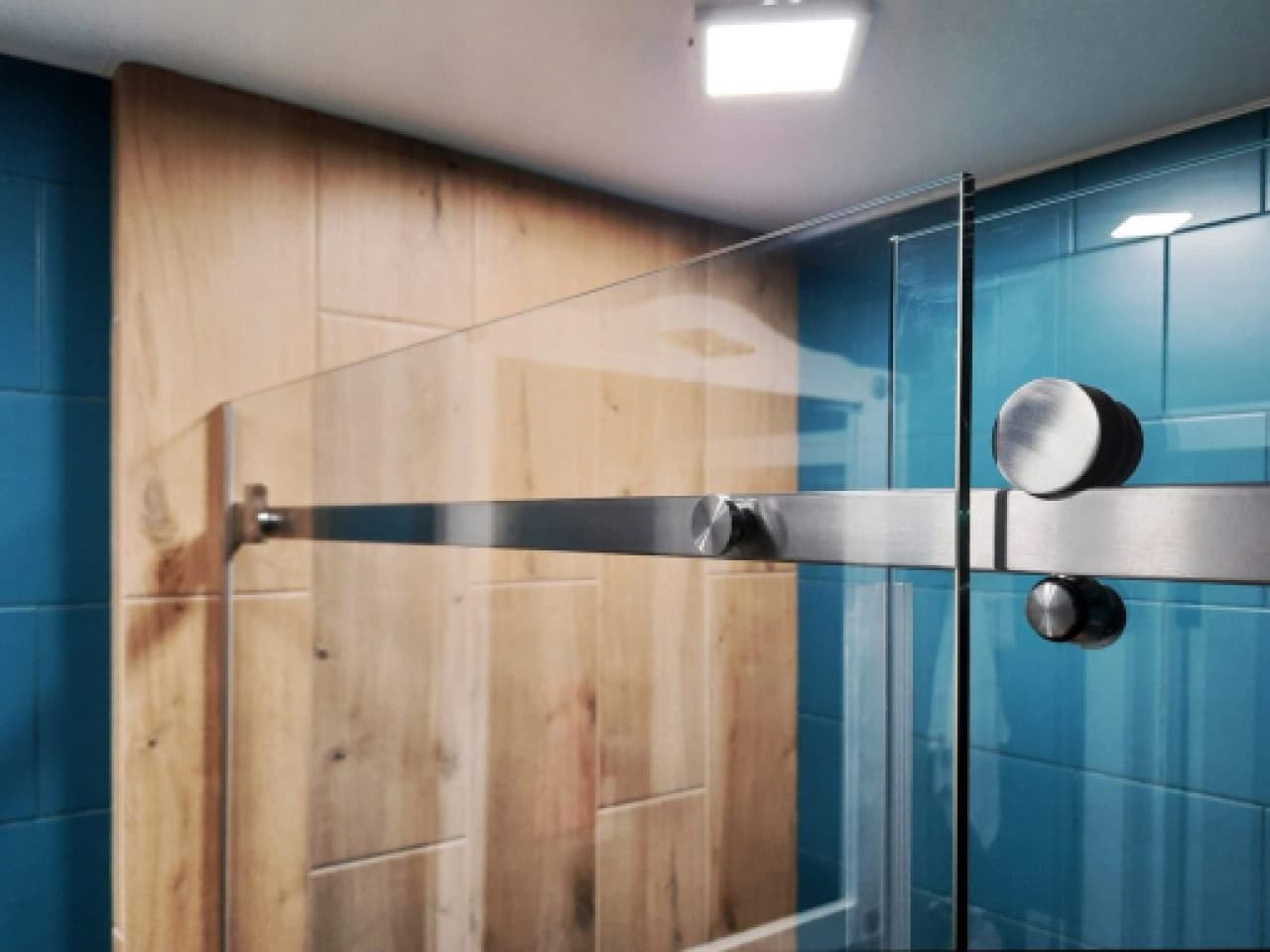 shower-sliding-partition-mechanism-in-chrome Механизм раздвижной перегородки в душ хромированный