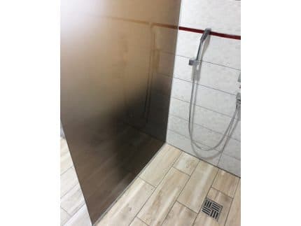 Душевая перегородка одностворчатая закрепленная к полу