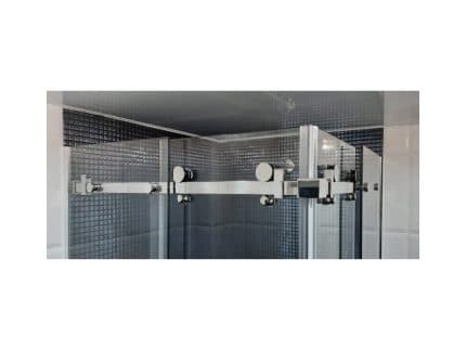 Механизм раздвижной двери в душевом уголке