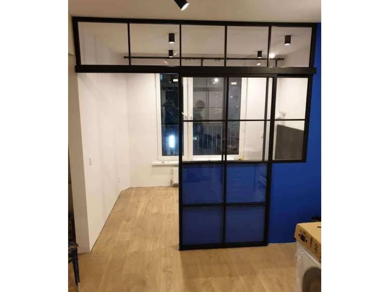 sliding-loft-style-glass-room-divider Раздвигающаяся перегородка комнат в стиле loft стеклянная