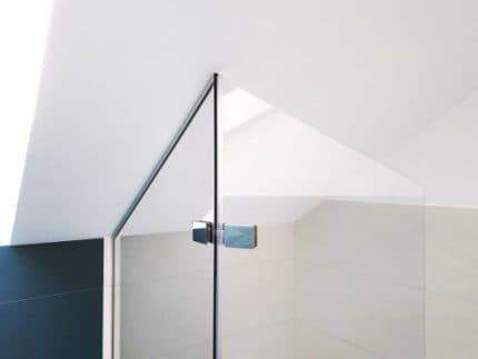 Фурнитура распашной стеклянной ширмы на ванну
